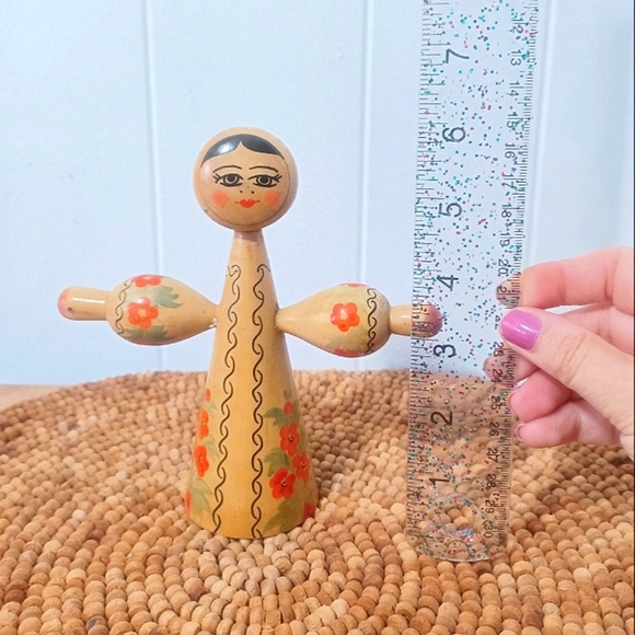 Russin Folk Art Woman - Picture 2 of 7